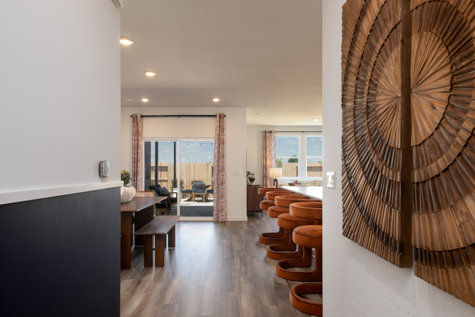 A room with a desk and chairs.