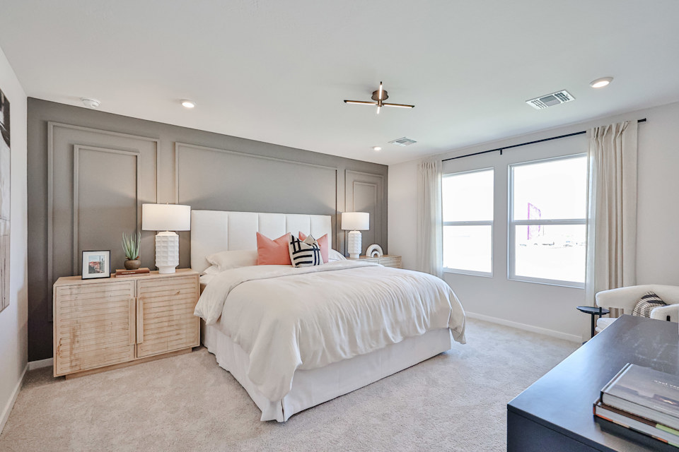 A bedroom with a bed and a desk.