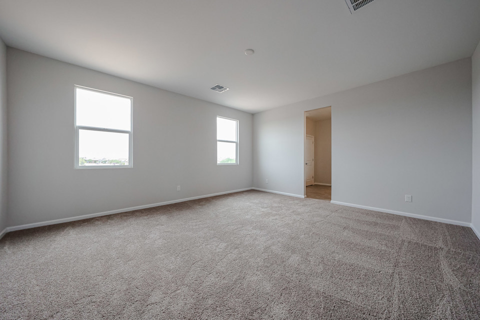 A room with a carpet and a carpet.