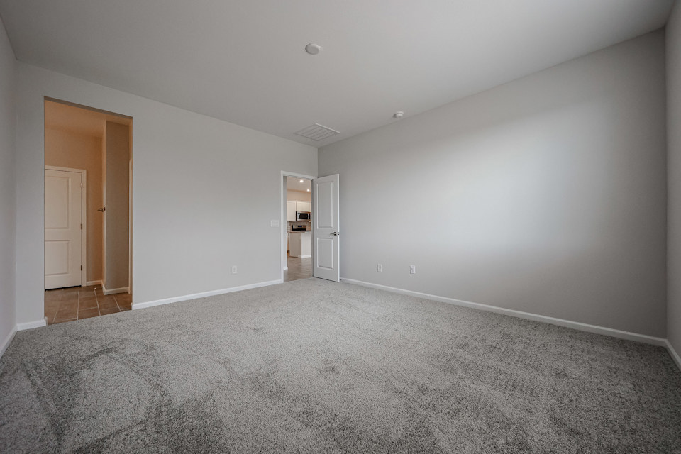 A room with a carpet and a carpet.