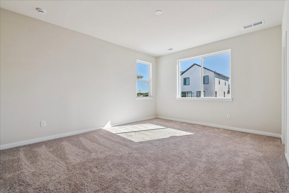 A room with a rug and a window.