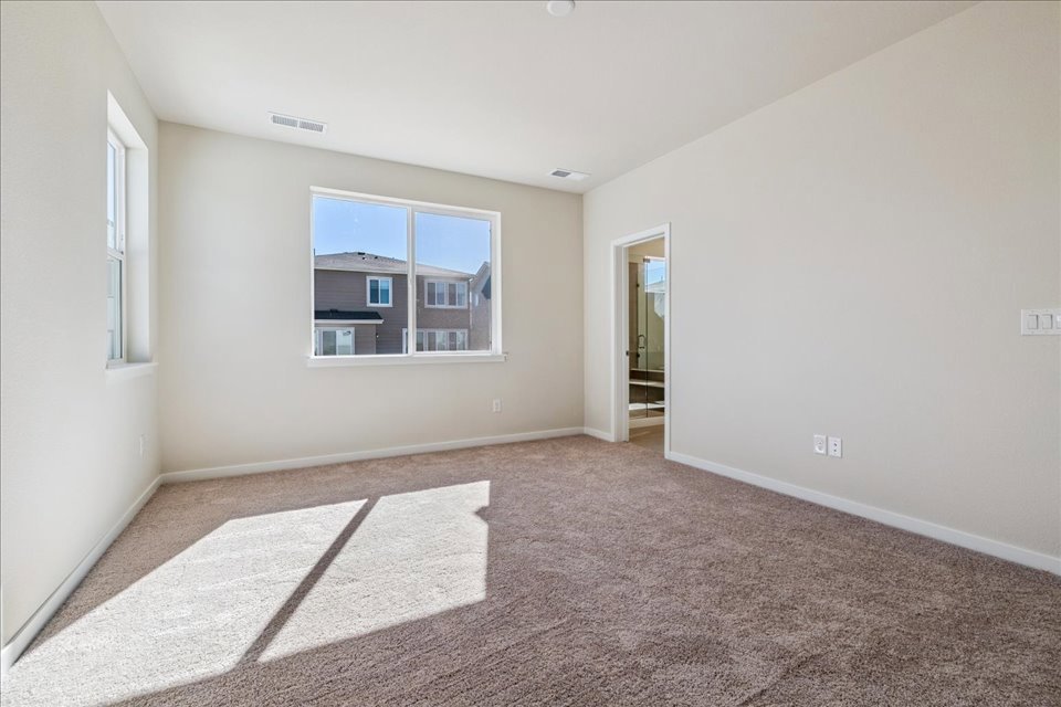 A room with a rug and a window.