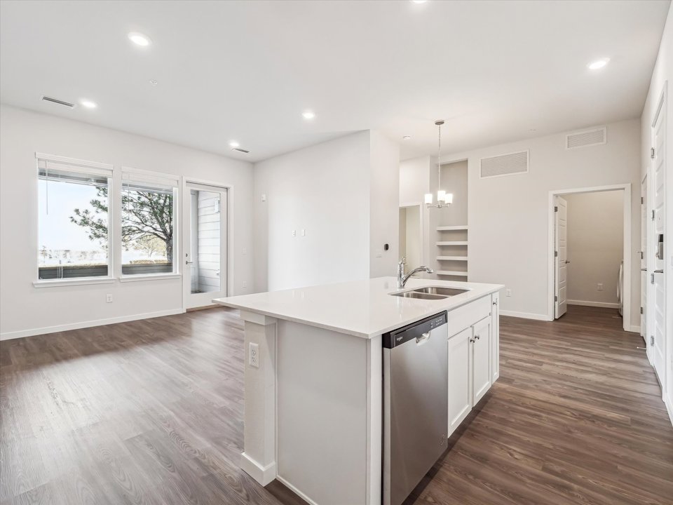 A kitchen with white cabinets.