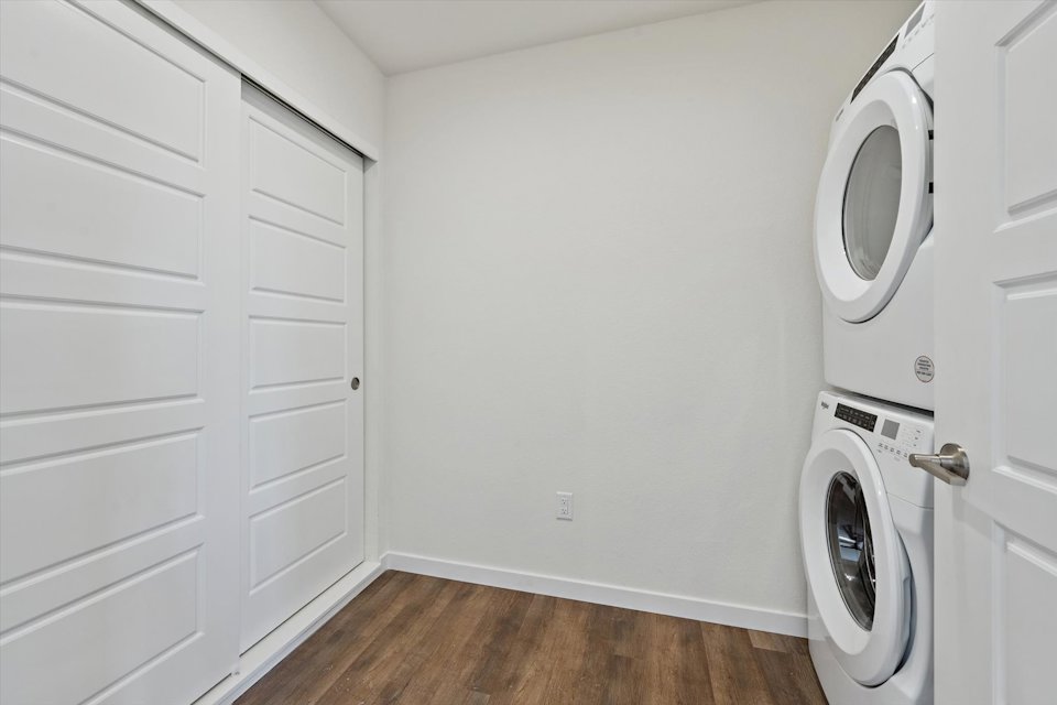 A washing machine in a room.