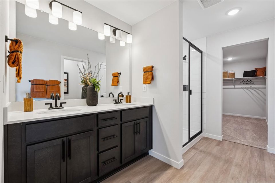 A bathroom with a sink and a mirror.