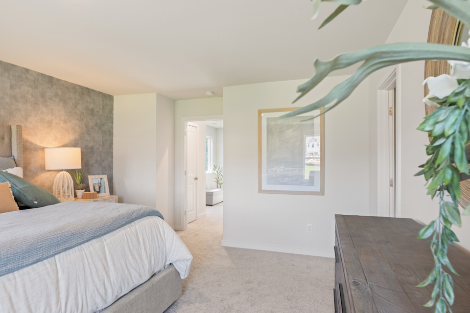 A bedroom with a bed and a desk.