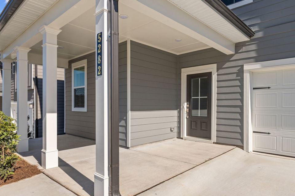 A building with white pillars.