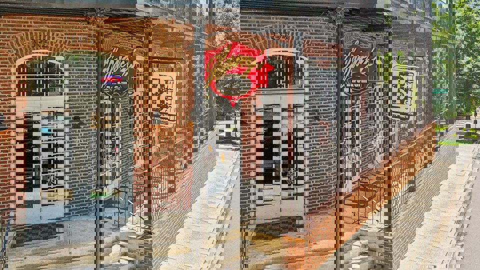 Harvey's at Vermillion in Huntersville, NC