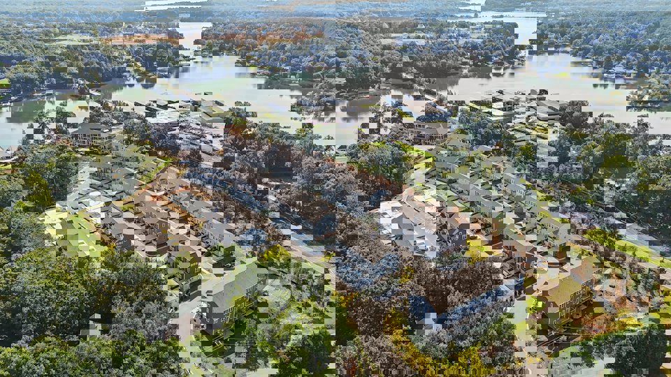 A large building with a river running through it.