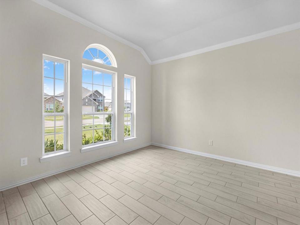 A room with windows.