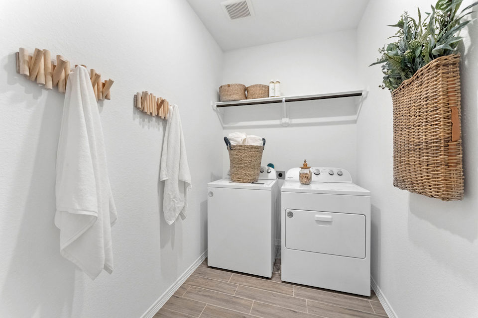 A bathroom with white towels.