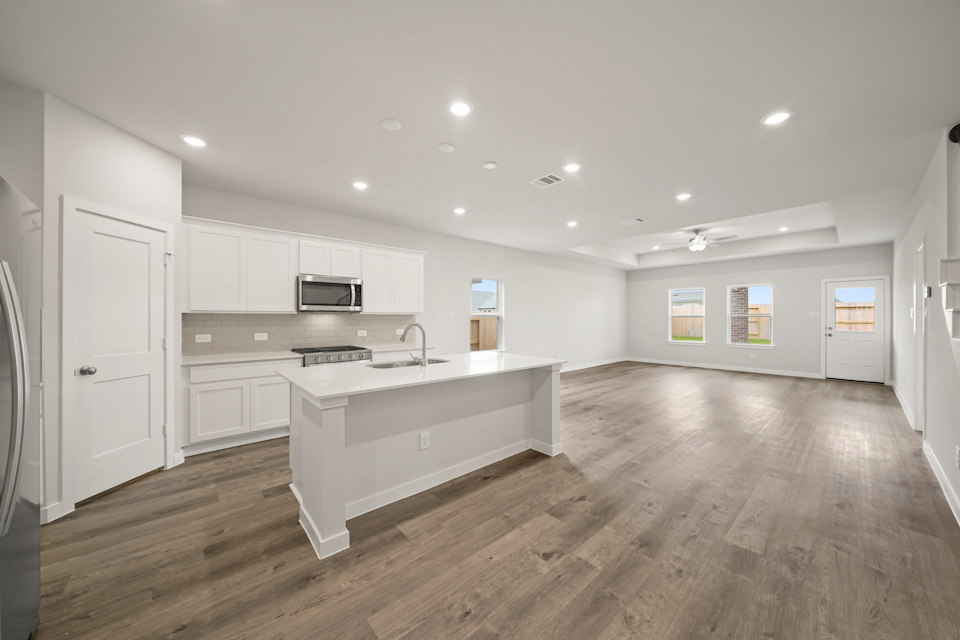 A kitchen with white cabinets.