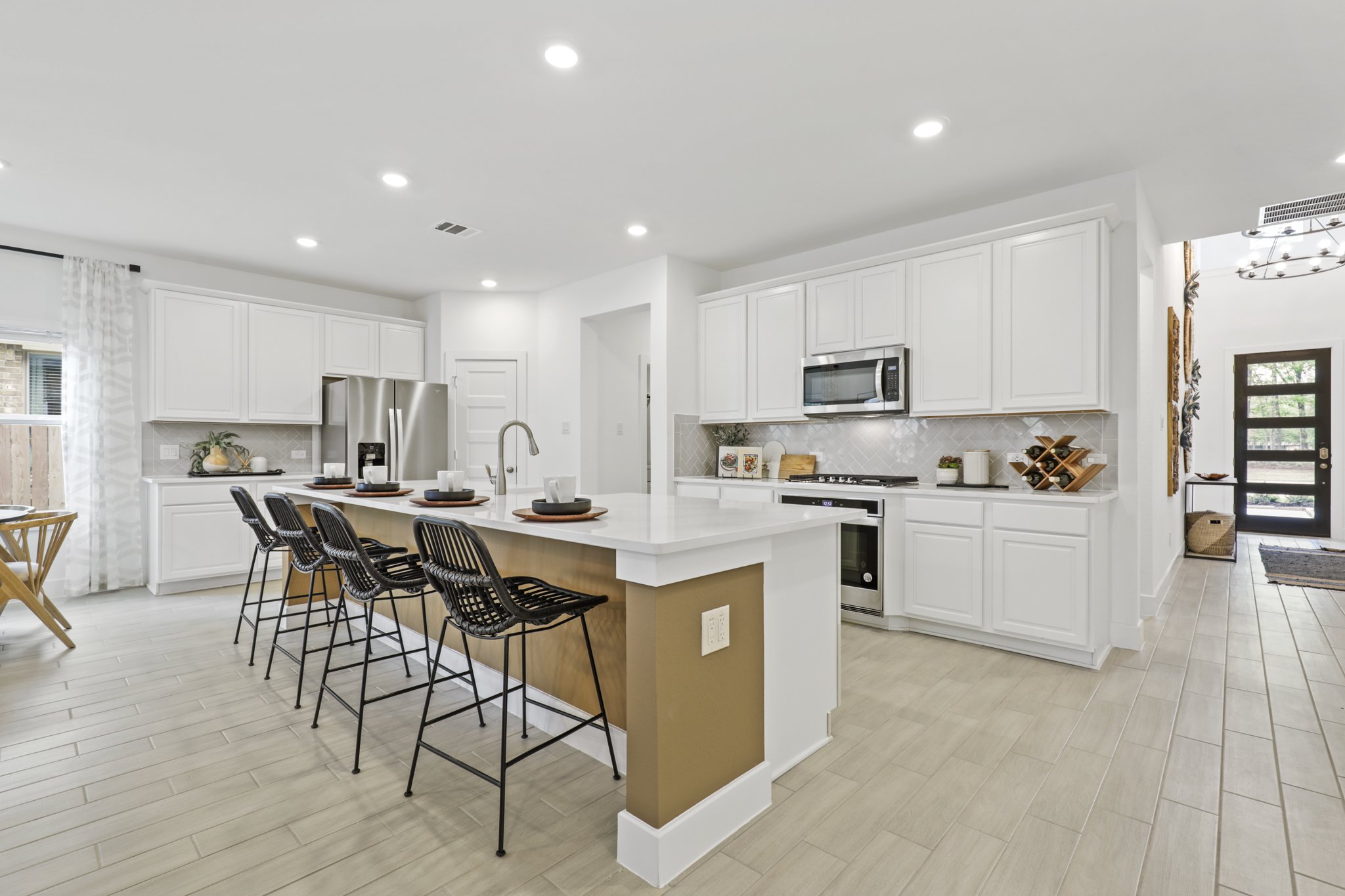 A kitchen with white cabinets.