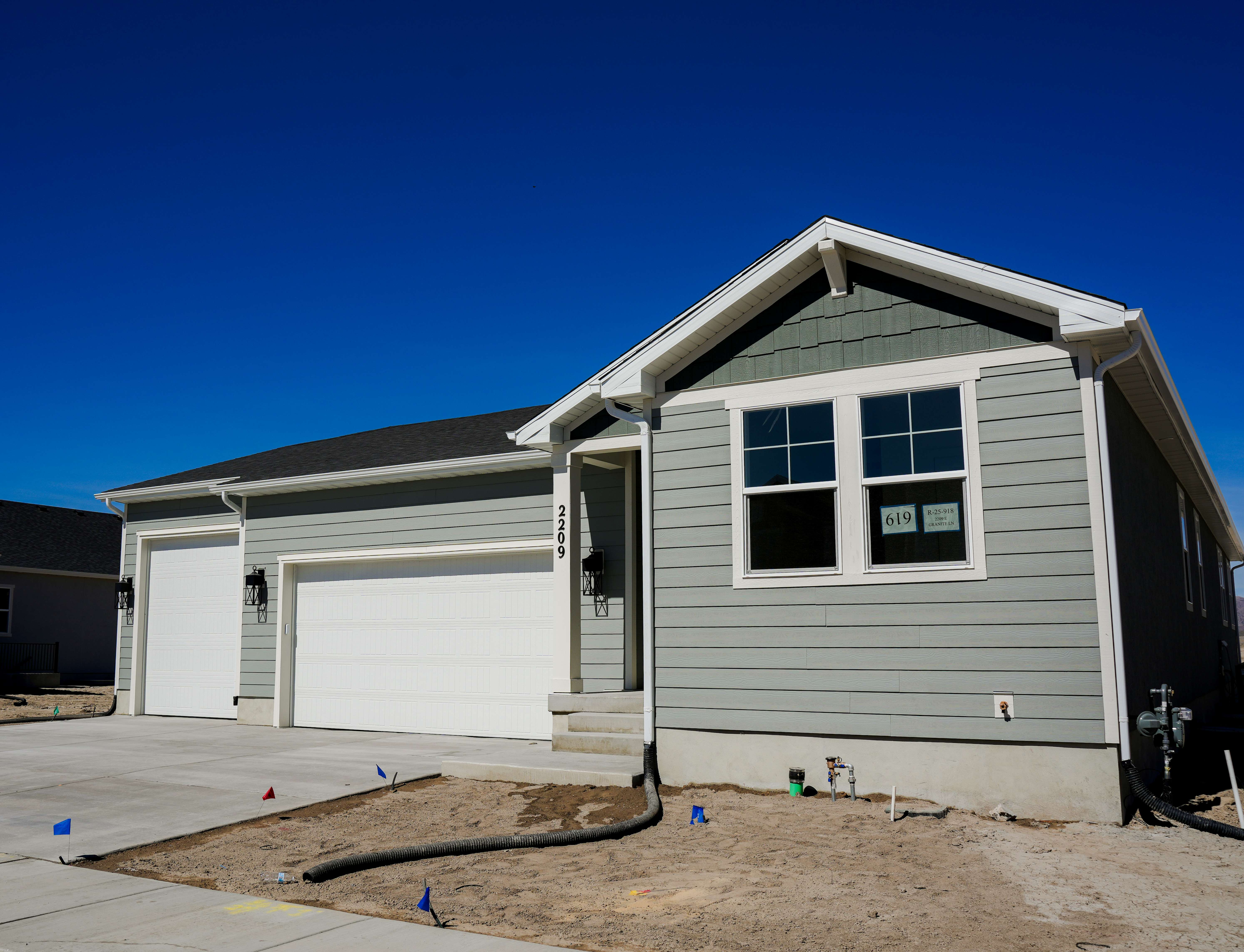 0619 2209 E Granite Lane