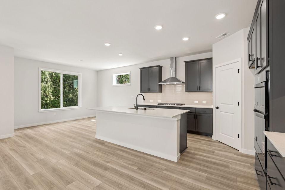 A kitchen with white cabinets.