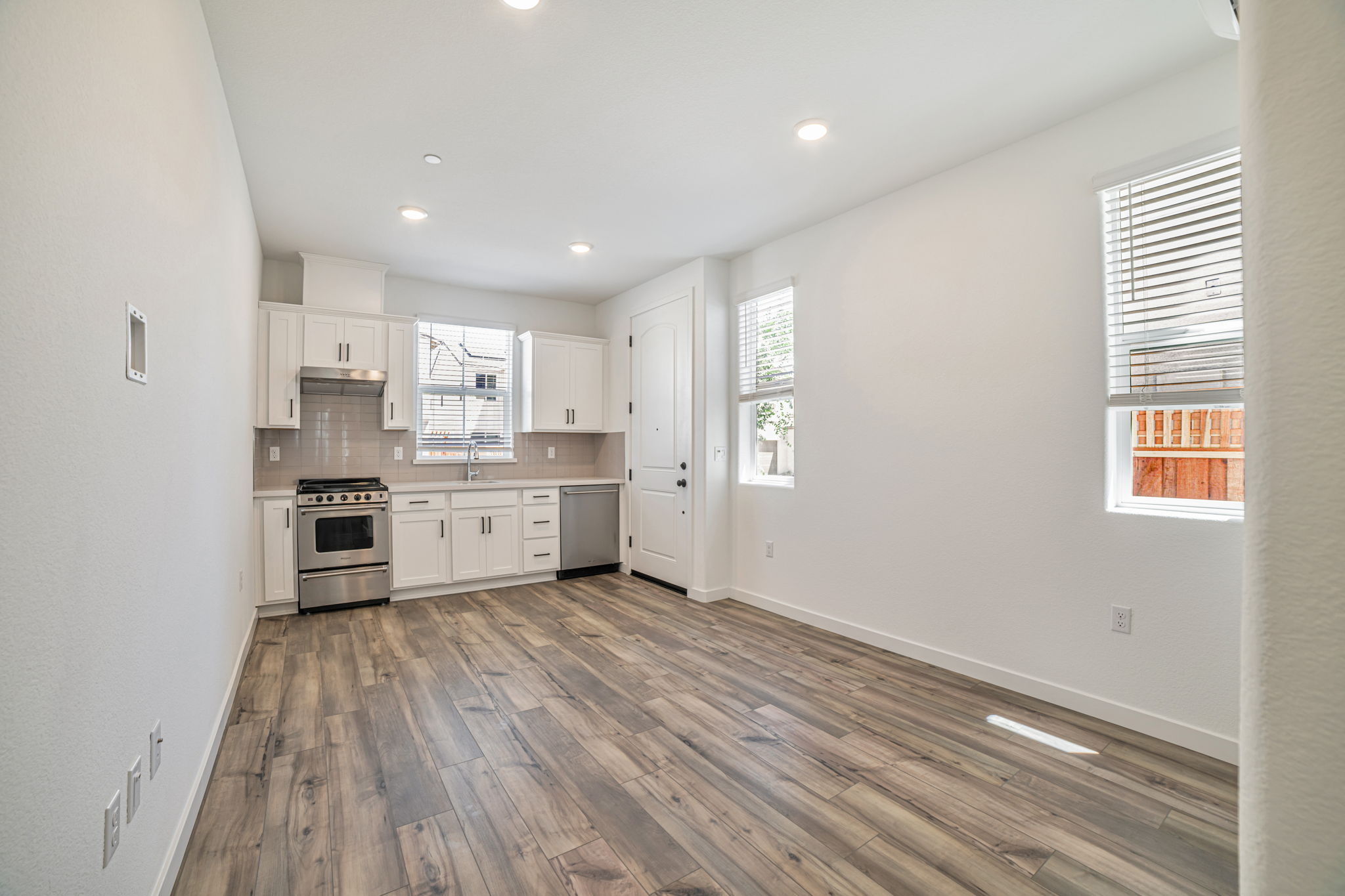 A kitchen with white cabinets.